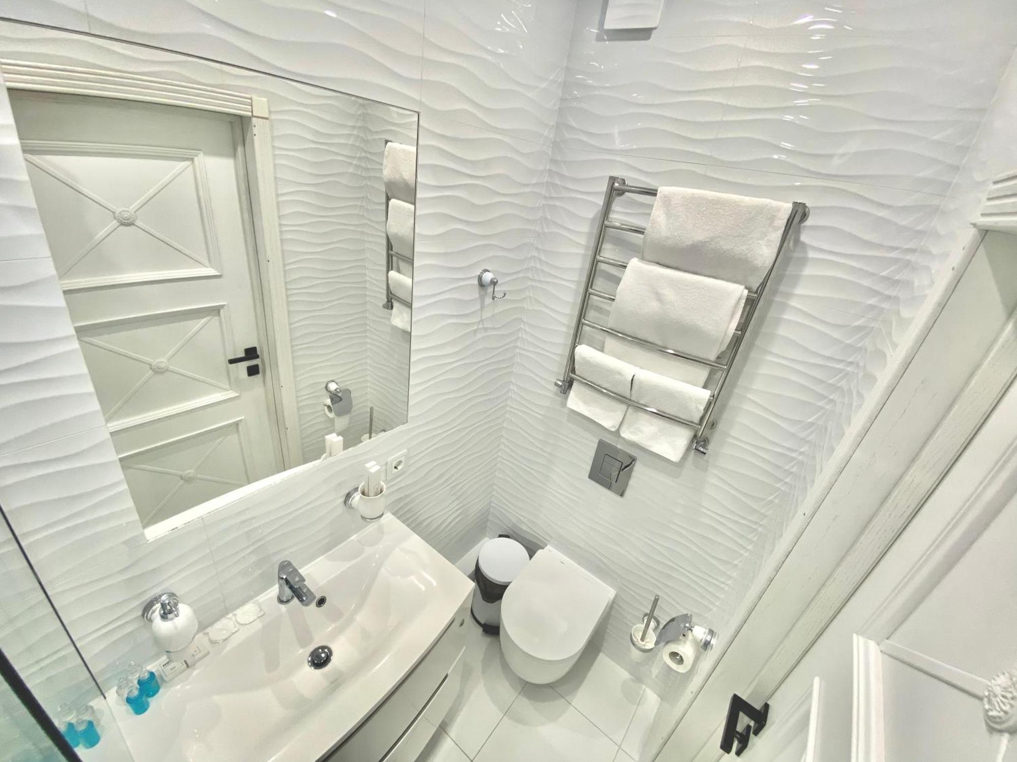 Кращі Панорамні Квартири Skyhouse В Центрі Вінниці Безключовий Доступ! Vinnitsya Dış mekan fotoğraf